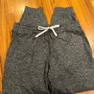 COPY - Vuori performance jogger in size small